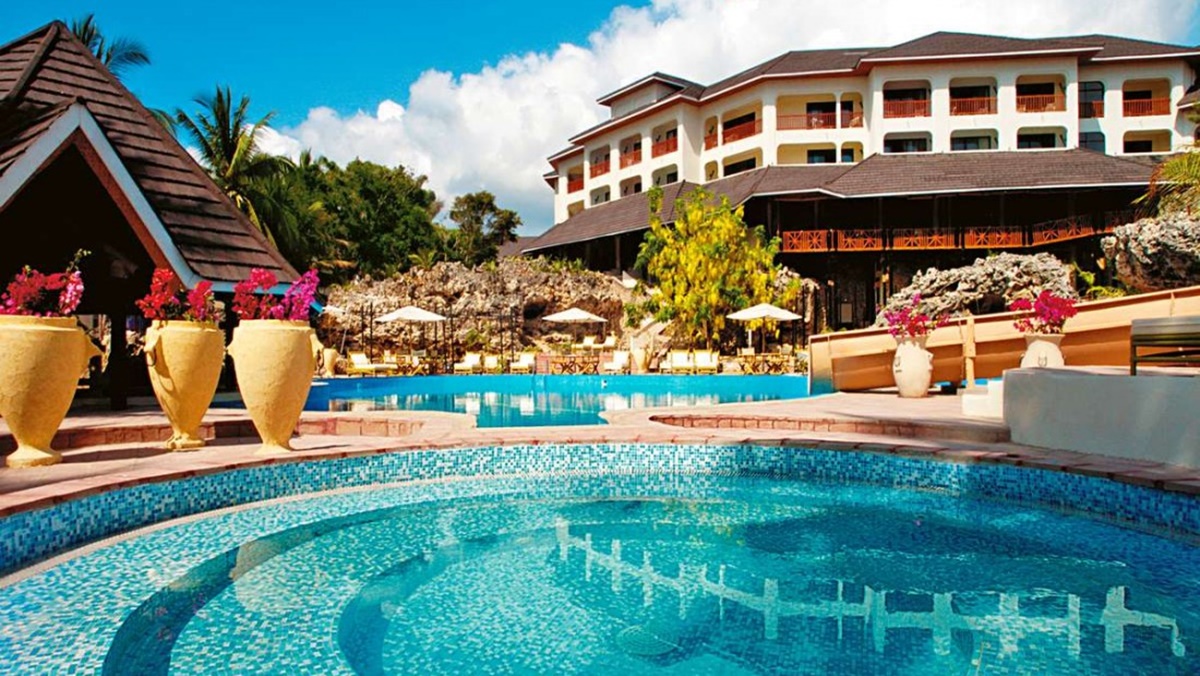 RosoloSafaris's tweet photo. Diani Reef Beach Resort and Spa is nestled in the pristine white sands of the Kenyan coastline
#rosolosafaris #rosolospotlights #dianireef #diani #tembeakenya #magicalkenya https://t.co/GuuuxlnOTC