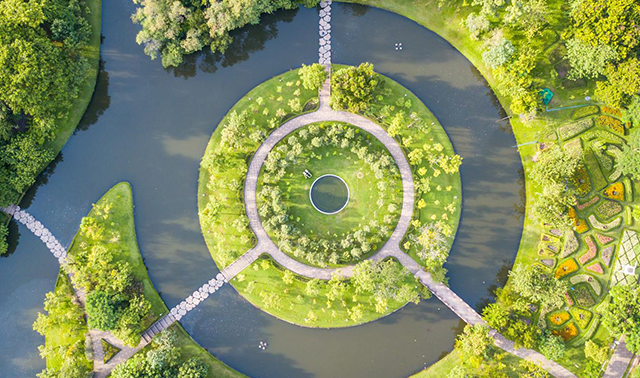 dssmithgroup's tweet photo. What is the Circular Economy and how does it work? Find out more about the circular model and how it will have a positive impact on the future of our economy, our environment and our people. https://t.co/ICERU19Kve https://t.co/wTbs7dt0DO