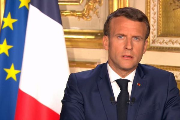 eitaskire's tweet photo. Je ne concèderai aucune erreur de notre part. Selon toute évidence, c'est la vidéo de promotion des gestes barrières des vidéastes McFly et Carlito qui n'a pas eu les effets escomptés.
#Macron20h https://t.co/9n0ZJxUkoM