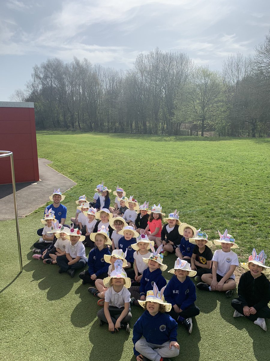 TarvinPrimary's tweet photo. #PotterClass have been creating some lovely easter bonnets ready for the easter holidays #TarvinArt #Fun #TeamTarvin https://t.co/3V2fxO8Wmh