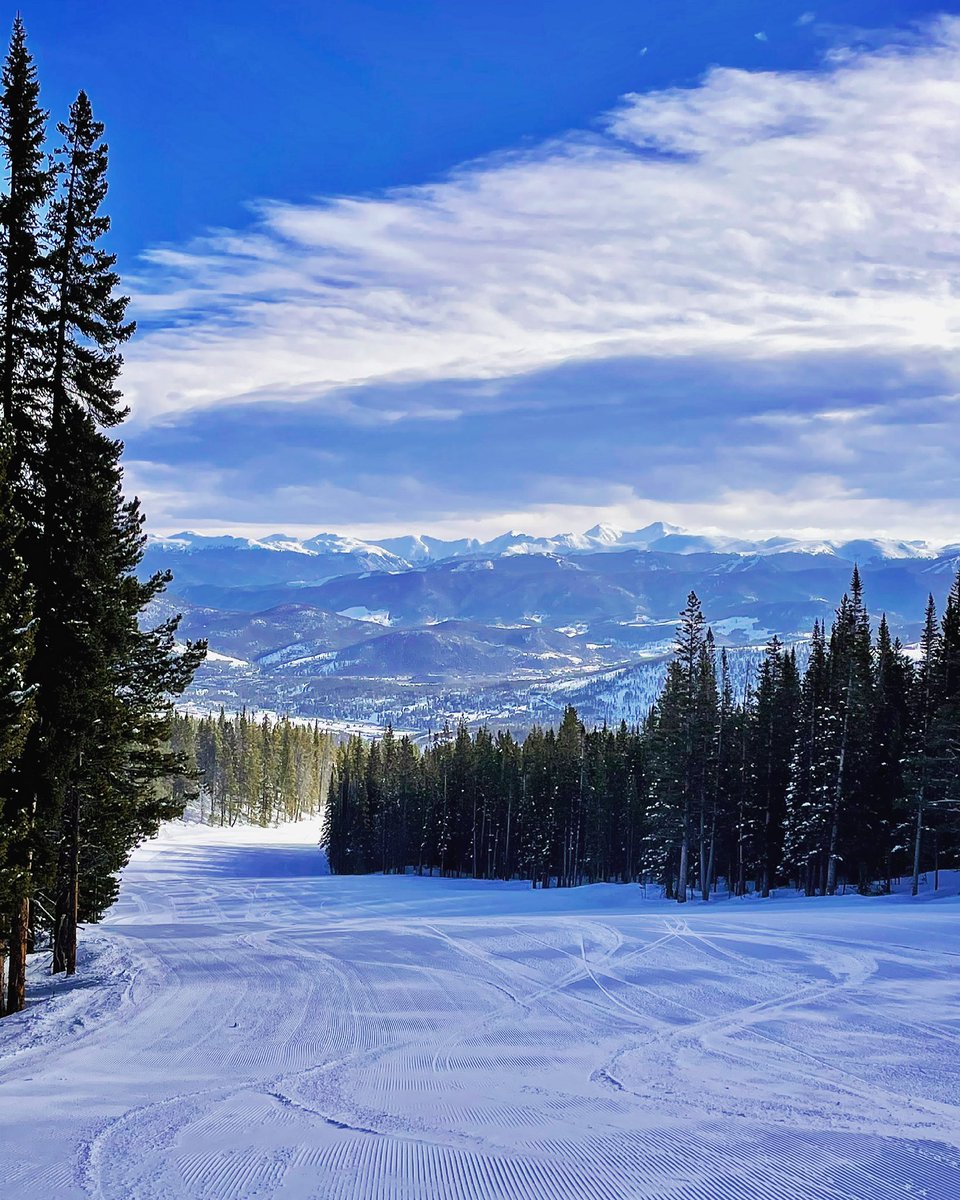 MrBuuface's tweet photo. Alone on the Slopes 🏔🎿❄️ #colorado #visitcolorado #mountains #beautifulcolorado #skicolorado #breckenridge #summitcounty #coloradophotography #colorfulcolorado #ski #snowboarding #winter #explorecolorado #scenicview #rockymountains #greatoutdoors #mountainview #photography https://t.co/PUKz5Whk2p