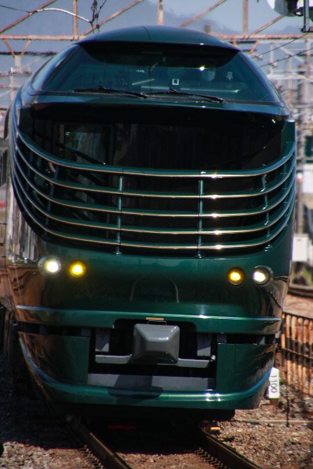 STFmk21's tweet photo. 2021/3/31　向日町にて
回8051D　キハ87系 
トワイライトエクスプレス瑞風

停車中にゆっくり撮影できました。撮影してみると結構格好いいですね笑 https://t.co/nG2HXpDgKd