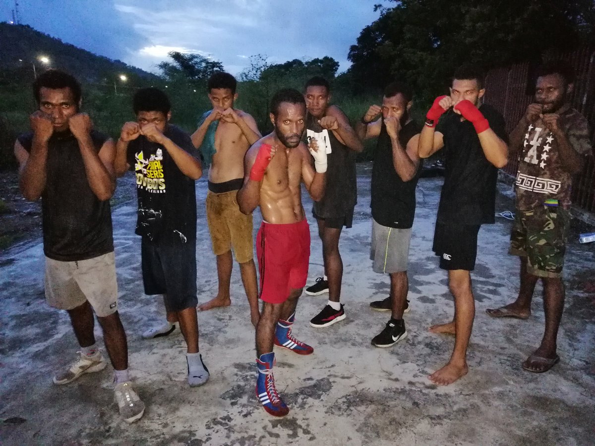 Paininwaves21's tweet photo. The House of Pain stable at 3 weeks. We train out in the open with very little equipment. 
#houseofpain
#painisyourfriend
#thesweetscience https://t.co/4GKKadujOs