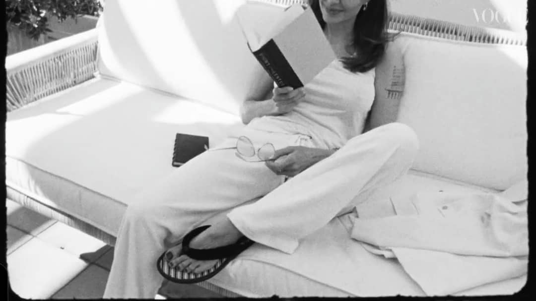 AngelTresJolie's tweet photo. #AngelinaJolie discussed her latest directorial project #UnreasonableBehaviour, her book with Amnesty Int'l (Know your rights &amp; Claim them) and her continued fight for women and children's rights. https://t.co/npuysd5qKz