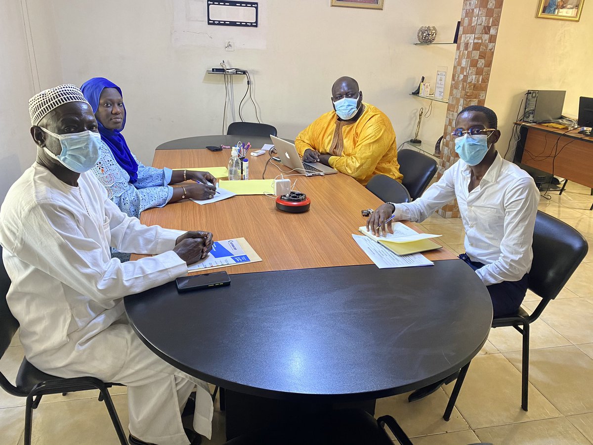 chachasarr's tweet photo. RT @Mxlle_Kia: RT @papedemba_d: Hello la famille, j’ai rencontré ce matin la LISCA (Ligue Sénégalaise contre le Cancer) qui a énormément apprécié nos actions sociales sur Twitter. 
Ayant plus de 250 dossiers en attente (dont des cas graves), ils n’ont pl… https://t.co/lpW9jHyARZ