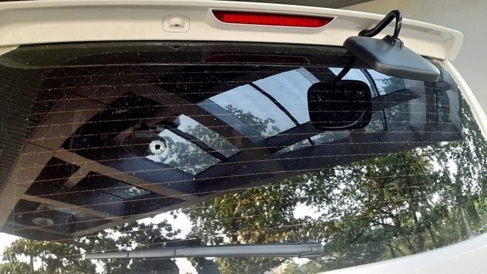 #Myanmar media reporting that a staff of #SouthKorean Shinhan Bank in #Yangon has been shot, likely in the head while in car. Victim reportedly in critical condition. It's unclear if person is a local or foreigner.
(Can't be independently verified now) #WhatsHappeningInMyanmar