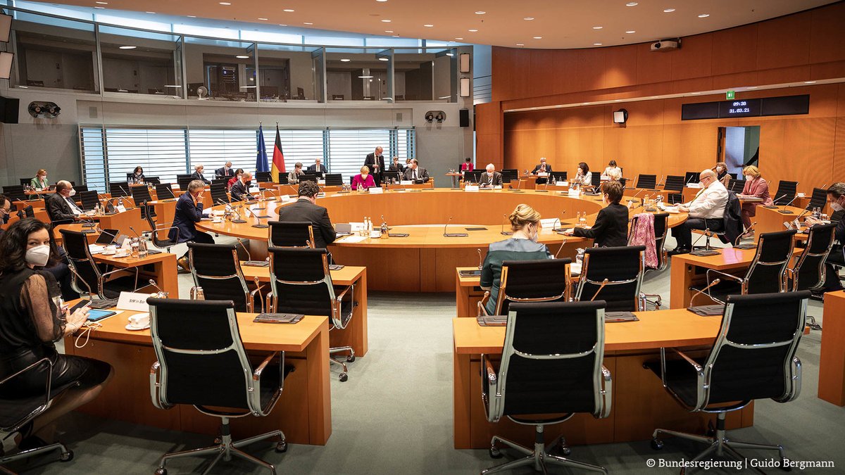 BMLEH_Bund's tweet photo. BMin @JuliaKloeckner erreicht wichtige Regelung für die #Landwirtschaft, um #UnsereErnteUnserEssen in der #Corona-Pandemie zu sichern: Kabinett beschließt Ausweitung der sozialversicherungsfreien Beschäftigung für Saisonarbeitskräfte von 70 auf 102 Tage ⇨ https://t.co/RFwFCmrx4v https://t.co/IzKv62BsFa