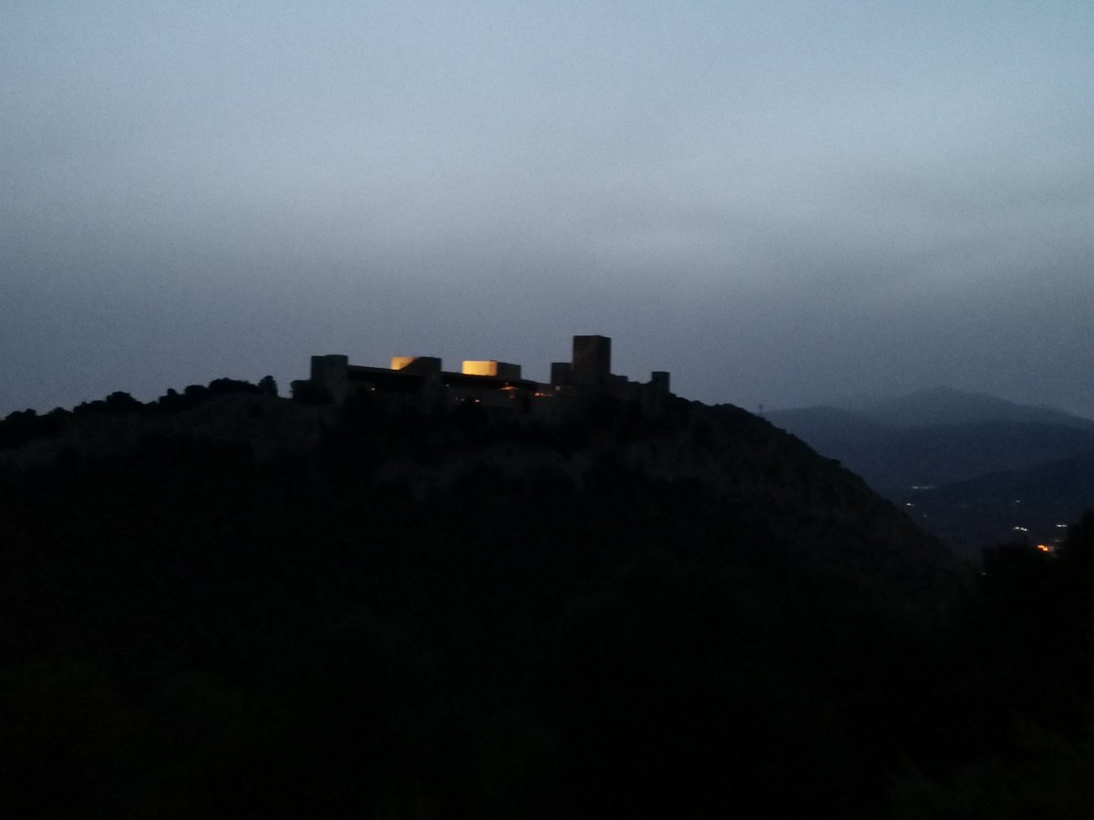 mdavilavm's tweet photo. Salir de noche con rumbo y sin camino, aprovechar el sol tapado por la #calima para continuar y casi salir volando con la ventolera... #PiesPaQueOsQuiero #PuesPaEstasCosicas #SillyWalks #19kmvolando #Tambor #FuenteDelPalo #BarrancoMegatín #Vicaría #Neveral #JaenParaisoInterior https://t.co/NQLvEaK1Fa