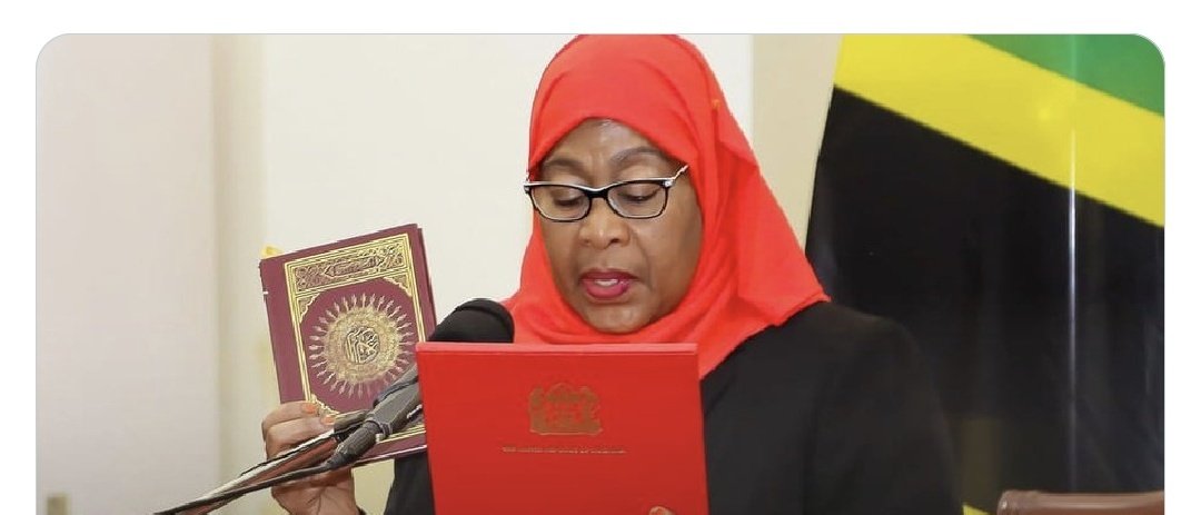 Chahali's tweet photo. Kwa vile tu Mama @SuluhuSamia hakuteua chaguo lako kuwa Makamu wa Rais does not mean hafai kuwa Rais. Mimi nampa Mama Samia clean sheet of paper kabla sijamhukumu, akiboronga nitamkosoa (kama anavyochelewa kuvaa barakoa) na akifanya vema nitampongeza. Give Mama yetu a chance! https://t.co/FMruw2EMFg