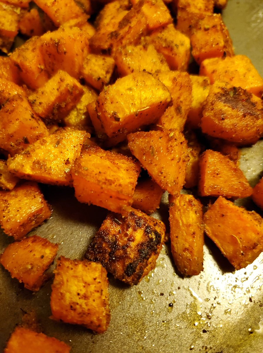 happyveg1986's tweet photo. https://t.co/jXuRBcBapA
Such a simple #weeknight meal, no fuss and super delish. Get the #recipe for my Sweet Potato Black Bean Quesadillas!
#vegetarian #vegetarianfood #vegetarianrecipes #vegetarianblog #RecipeOfTheDay #quesadillas
Forgive the poor #picturequality lol https://t.co/xtQaZmgKL4