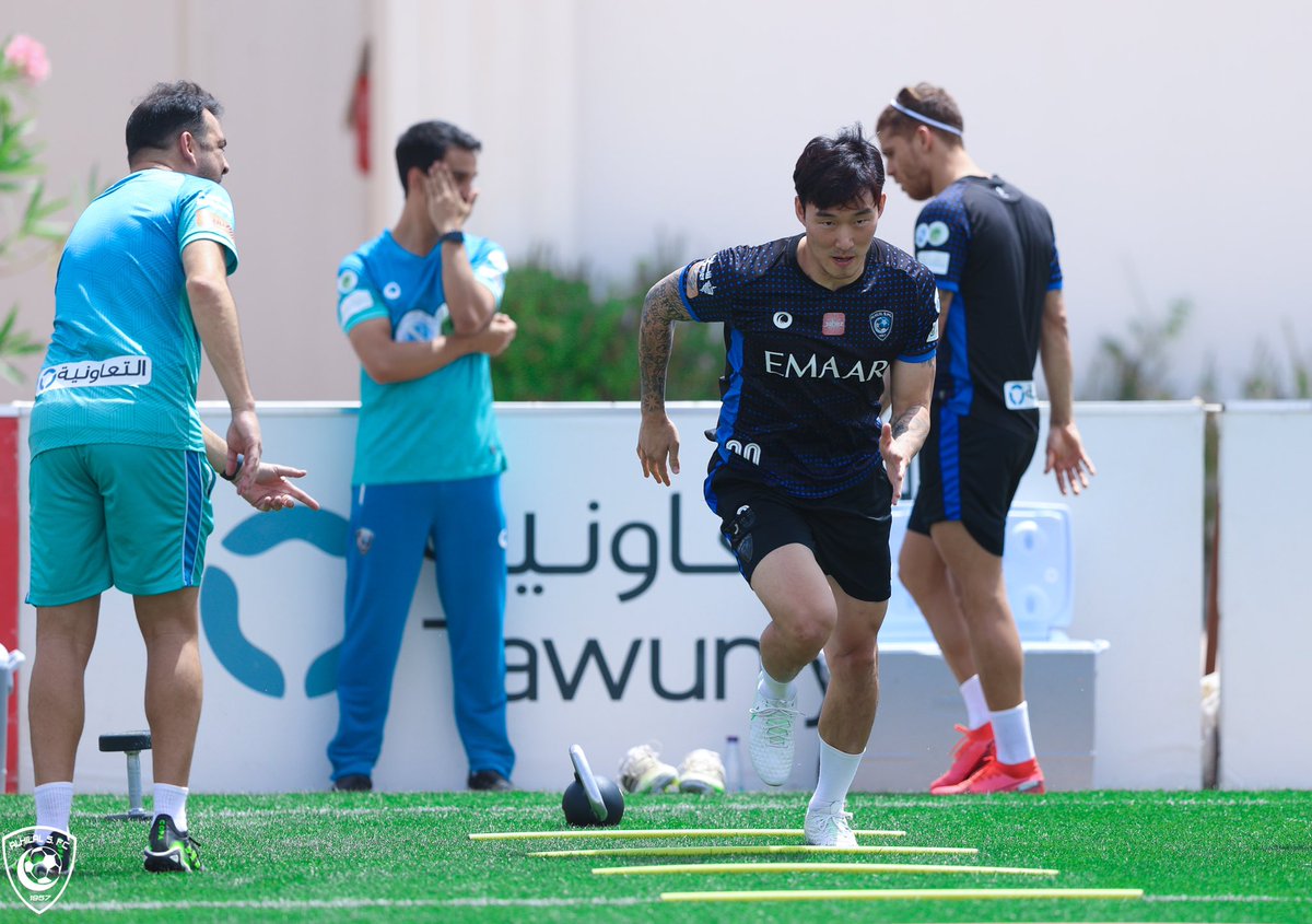 Alhilal_FC's tweet photo. 📸 أسـرع.. أسـرع 👏🏻💙

#الهلال https://t.co/Mss69irTEA
