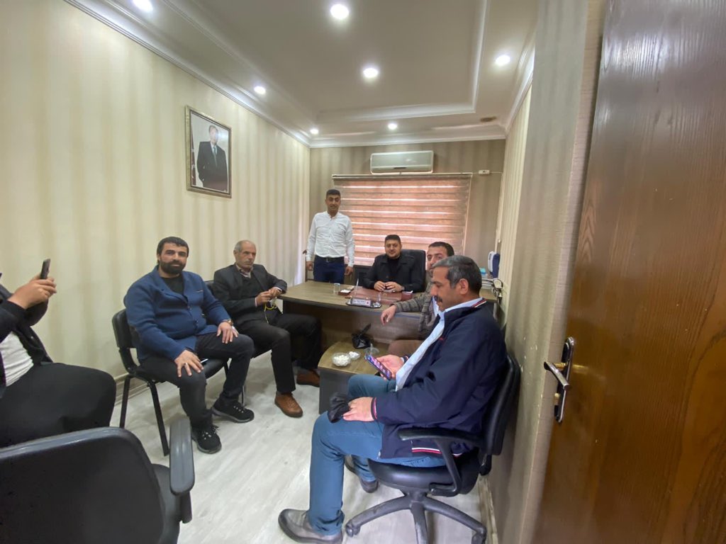Sanliurfa_MHP's tweet photo. Bugün İl Başkanlığımızda nöbetçi Başkan olarak görev yapan İl Yönetim Kurulu Üyemiz @SeyhmusTuysuz, görevinin başındadır. 
@Mhpmahmutgunes
 
@MHP_Bilgi
 
@E_SemihYalcin https://t.co/7I2Utezcji
