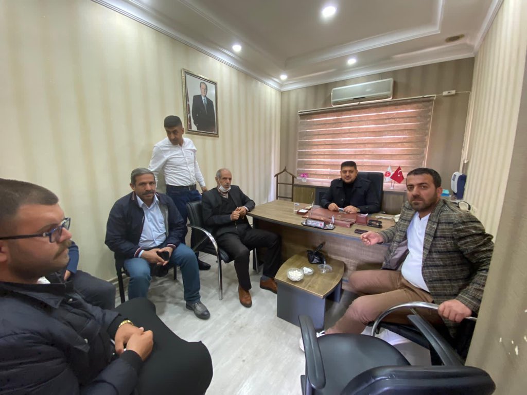 Sanliurfa_MHP's tweet photo. Bugün İl Başkanlığımızda nöbetçi Başkan olarak görev yapan İl Yönetim Kurulu Üyemiz @SeyhmusTuysuz, görevinin başındadır. 
@Mhpmahmutgunes
 
@MHP_Bilgi
 
@E_SemihYalcin https://t.co/7I2Utezcji