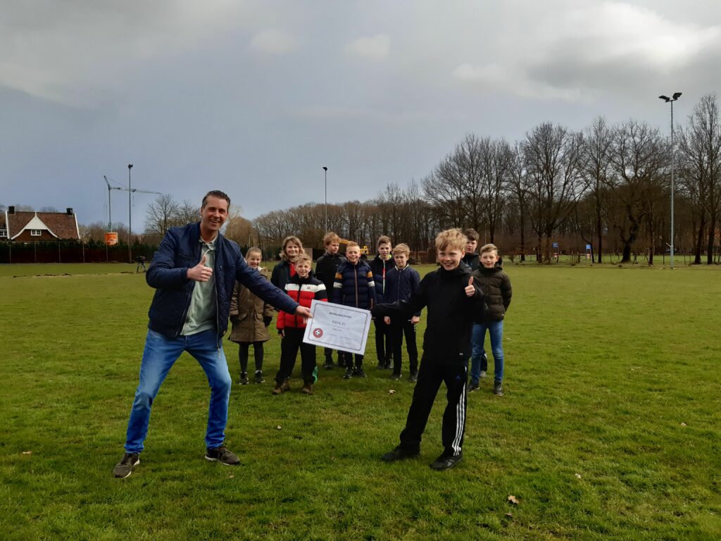 Tubbergen's tweet photo. Cesar (10) uit Vasse regelt samen met zijn team flink sponsorbedrag voor SV Vasse https://t.co/xVYSbM83Bw https://t.co/9f8TT88Tkf