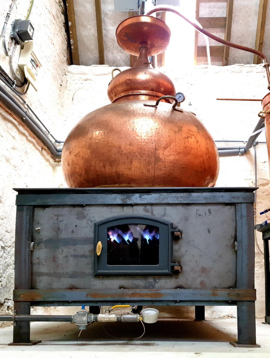IberianCoppers's tweet image. Thank you, Richard, from @RetributionDist for these amazing pictures. Your story and past experience are definitely worth reading and a true motivation! 
#iberiancoppers #retributiondistilling #copperstill