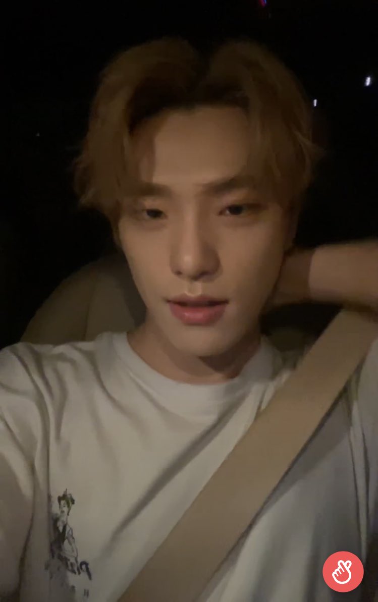 dadeuthannie's tweet photo. boyfriend material lee chan 😭😭 https://t.co/GvNVw5A6xu