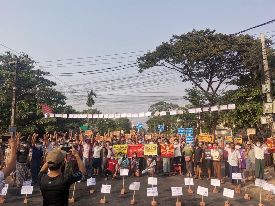 Haruonchill's tweet photo. 📍Padaythar Street, South Dagon 

Even though South Dagon has been brutally pressed [even using with HEAVY WEAPONS] by Junta Terrorists, the protesters have been taken to the streets this afternoon. 

UNSC ACT NOW 
#WhatsHappeningInMyanmar 
#Mar31Coup https://t.co/ZLqkcYxzJg