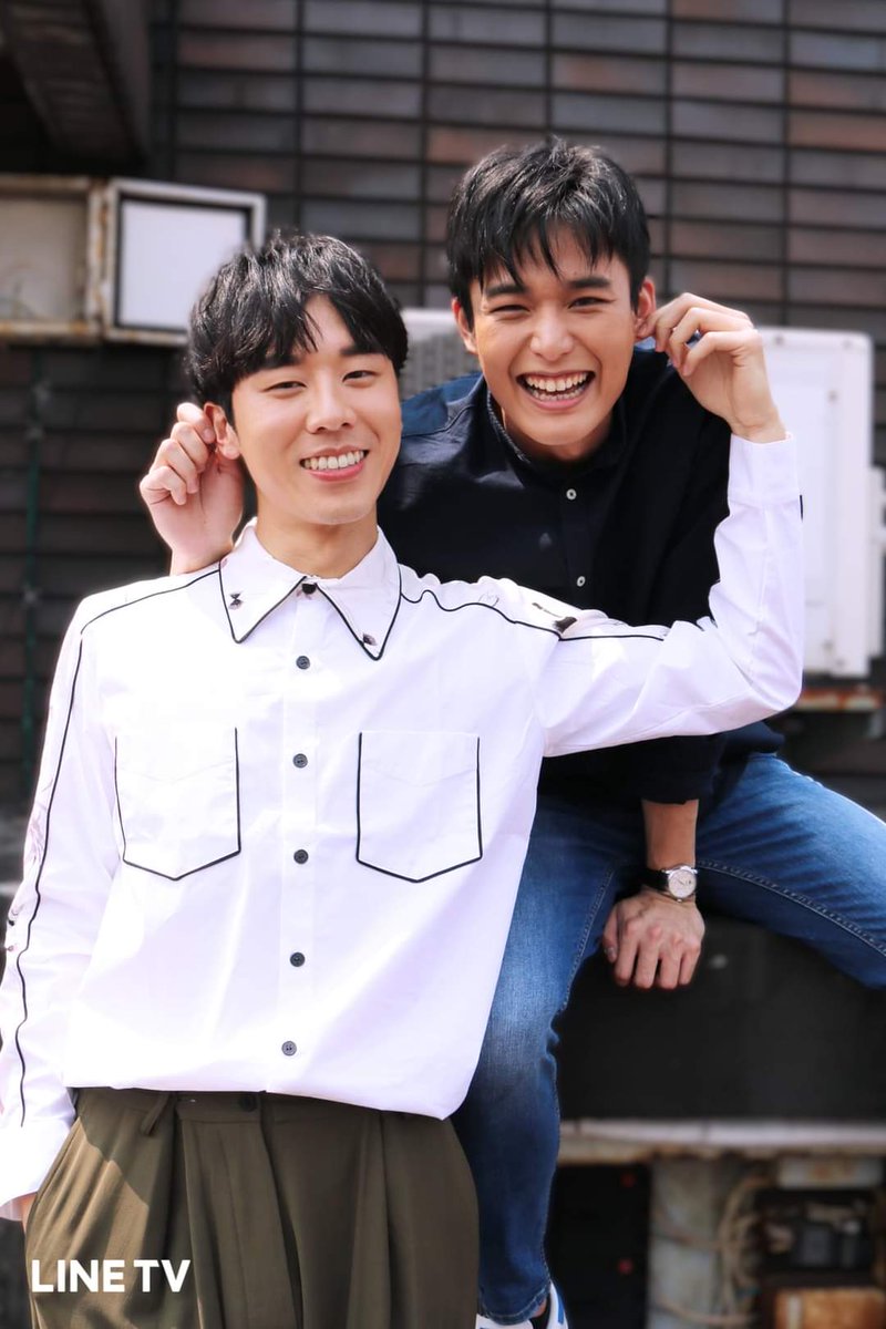_HIStoryTH's tweet photo. 《HIStory4 Close To You》
👬 มาดูความหวานของนักแสดงกัน
ถูซั่นฉุน = เซียวลี่เฉิง #涂善存
เฉินลี่อัน = เถิงมู่เหริน #陳立安
หลินเจียเวย = ฟู่หย่งเจี๋ย #林嘉威
อันจวิ้นเผิง = เยี่ยซิ่งซือ #安俊朋
#HIStory4近距離愛上你 #近距離愛上你 #HIStory4CloseToYou #LineTVTaiwan https://t.co/nABZUErqPP
