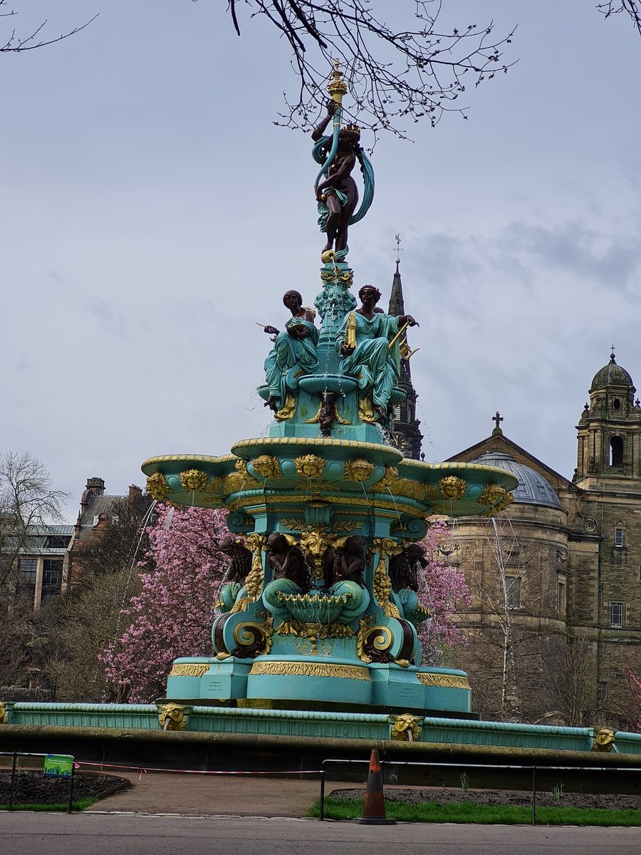 gearoidbrennan's tweet photo. Oh hi Spring 🙋‍♂️

You know it's spring when the cherry blossoms come into bloom! #Edinburgh #BlossomWatch #springinedinburgh https://t.co/rzTo81L2gG