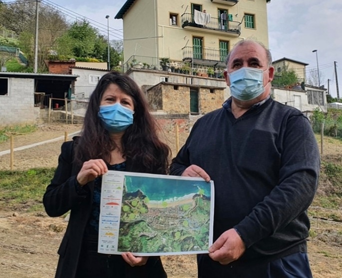 GloriaVzquez9's tweet photo. El barrio de  Hiruerreketa queda incluido dentro del #AnilloVerdeAzul💚💙 al recuperar un antiguo camino. Gracias a la Asociación de Hiruerreketa por ponerse en contacto con el departamento de Agenda 21 para proponernos este cambio!
Os animo a realizar el recorrido. https://t.co/iHYu94Cakw