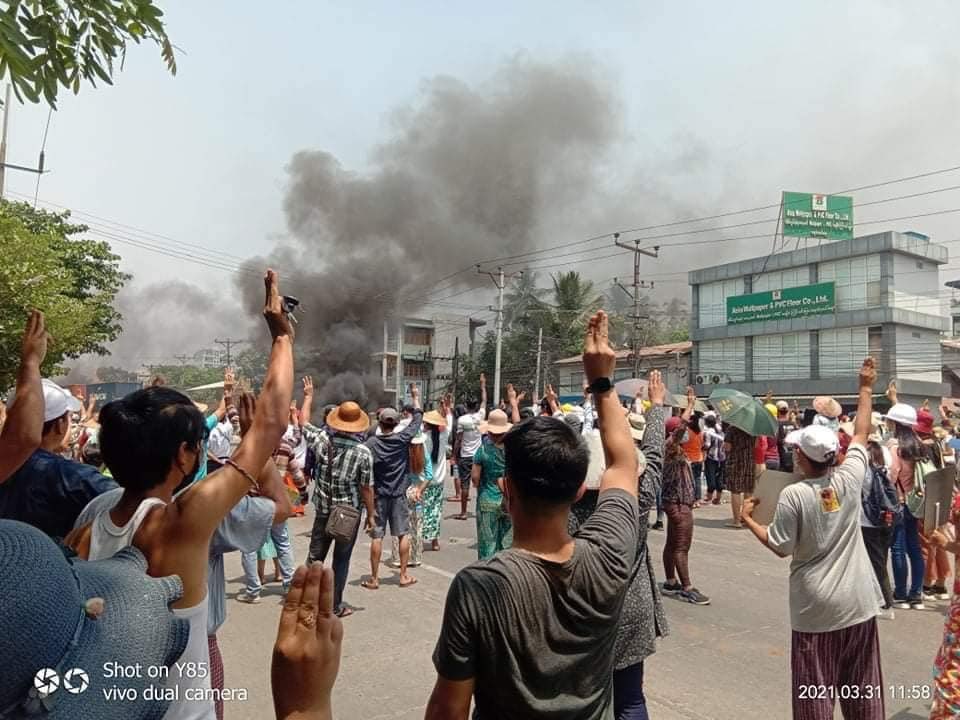 #Mar31Coup Insein, Yangon

HAPPENING NOW

#WhatsHappeningInMyanmar 
#CivilDisobedienceMovement 
#R2PforMyanmar 
Crd