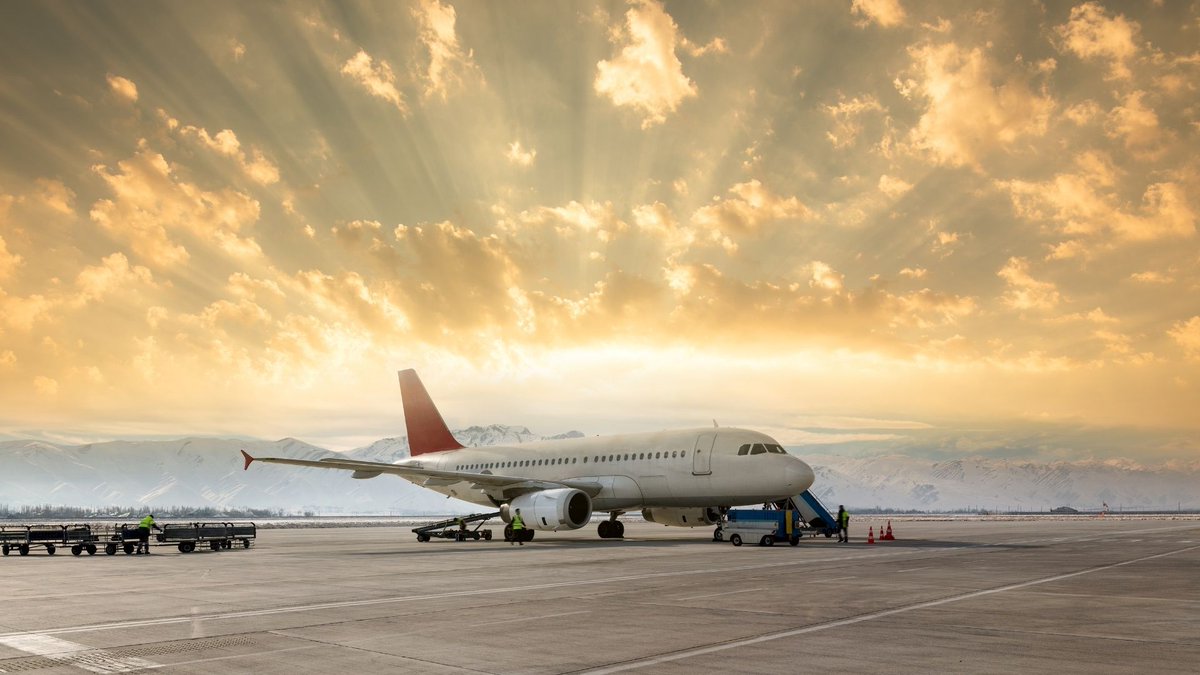 Do not let your new employee question their choice of destination, get it right first time, go the extra mile and give them a warm welcome. 

We discuss improving the welcome of your new starters: ow.ly/f6zZ50DECYA

#hiring #executivesearch #recruitment #onboarding