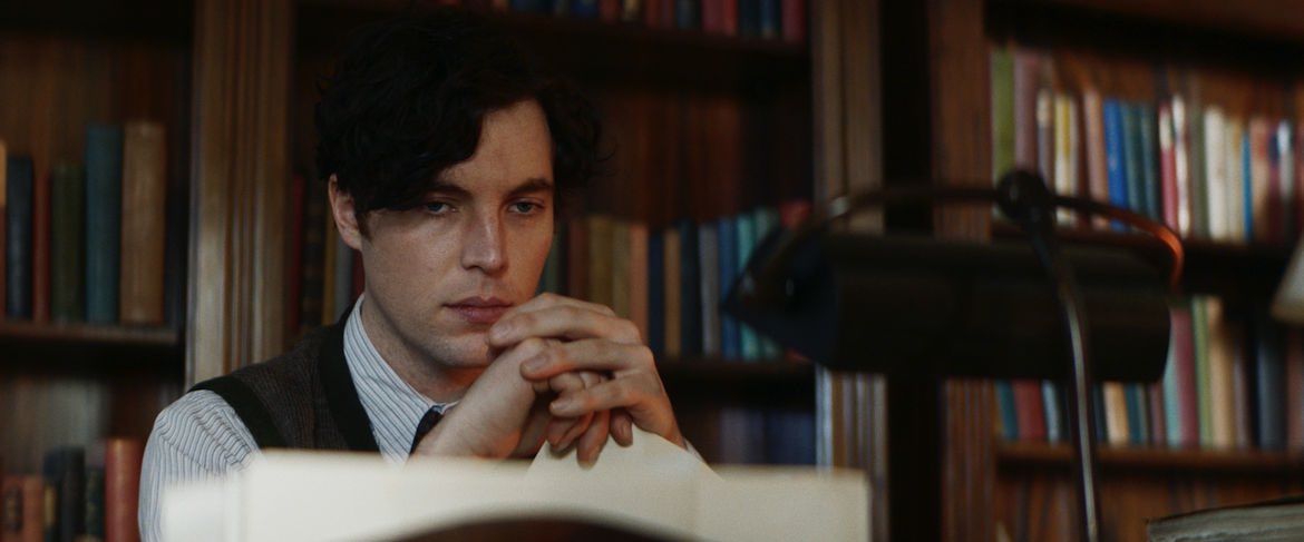 tom as robert graves in “the laureate”
