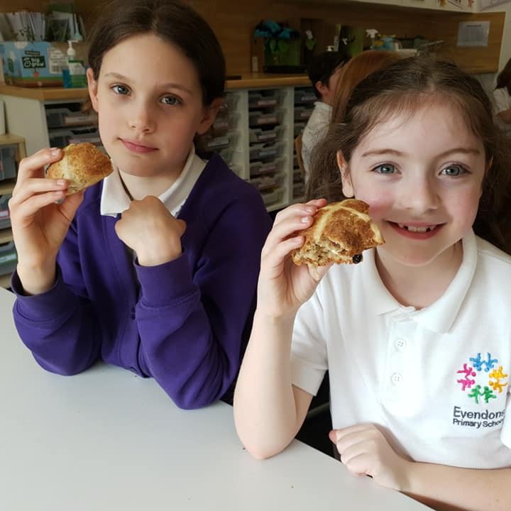 Evendons's tweet photo. Year 4 had great fun making hot cross buns! It was a great way to practise our measuring skills and the best bit was we got to eat them too! ππ£π
#stemflash #cookery #lifeskills #measuring #Science https://t.co/UWNTvx7unR
