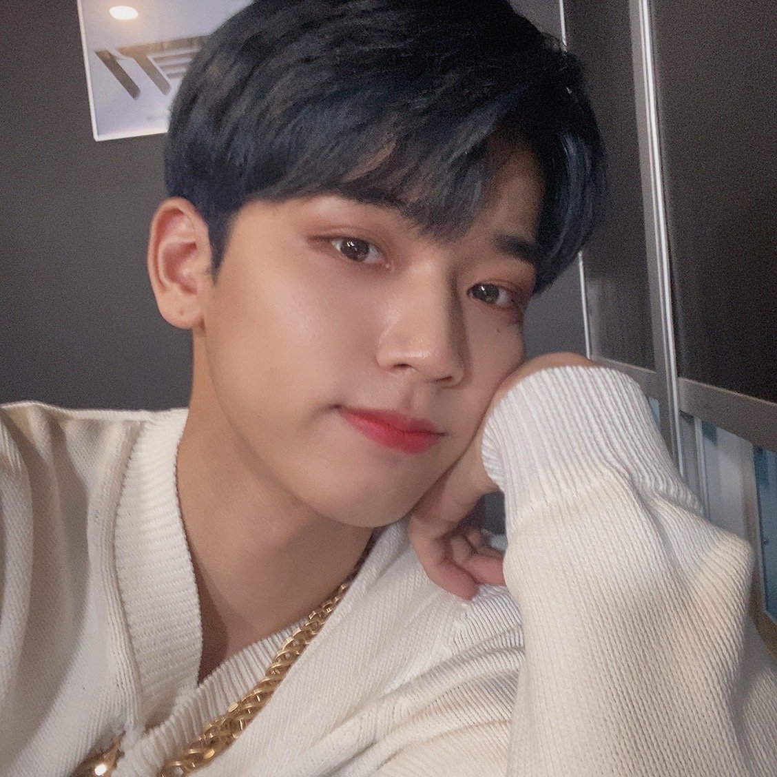 OmegaX_members's tweet photo. [#OX]

끊임없이 나온다 트레일러 셀카🥸

#OMEGA_X #오메가엑스 #혁 https://t.co/YjOZsYG5HC