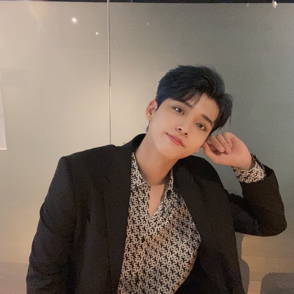 OmegaX_members's tweet photo. [#OX]

끊임없이 나온다 트레일러 셀카🥸

#OMEGA_X #오메가엑스 #혁 https://t.co/YjOZsYG5HC