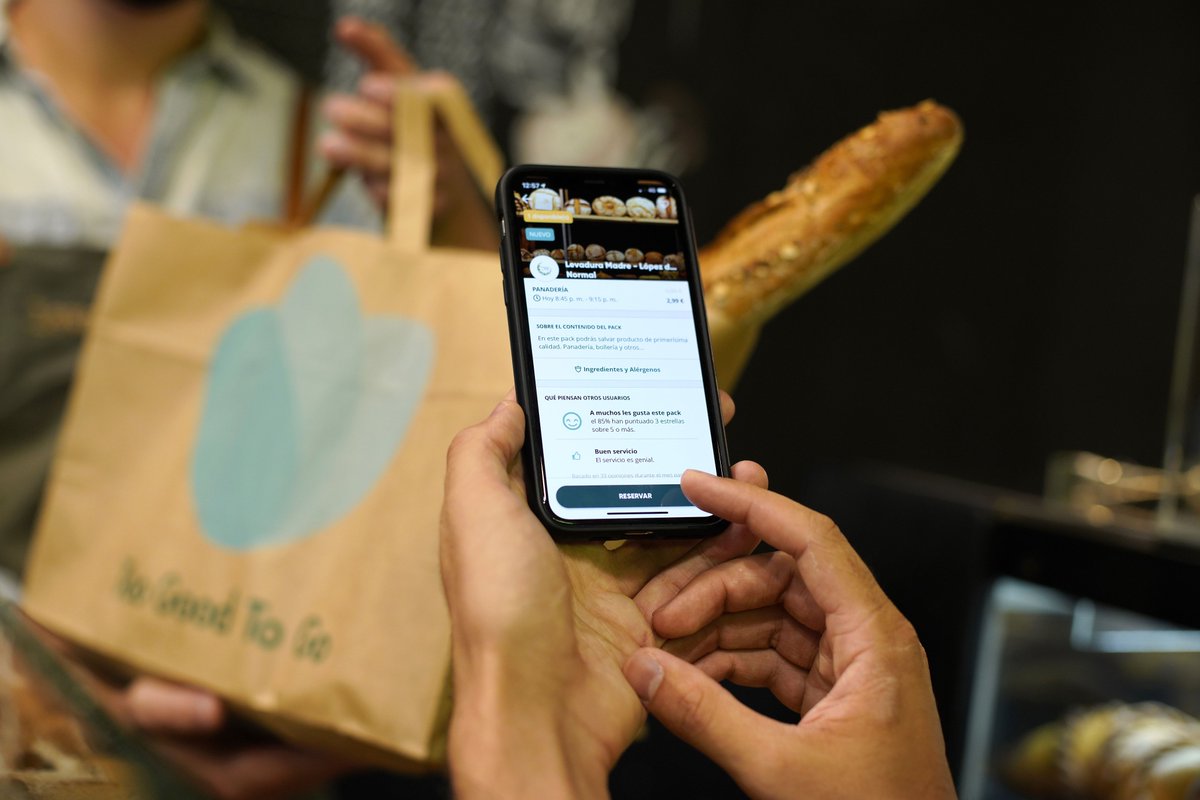 ReasonWhy's tweet photo. Las apps contra el desperdicio son una tendencia. ¿Su objetivo? Apoyar a las empresas para vender su excedente de comidas. 

📱Los usuarios encuentran comida en perfecto estado a precios más bataros. Un win-win para ambas partes.

|| Más info aquí 👉🏽  https://t.co/3AvoPZFSHp https://t.co/T5RsQ1ouyK