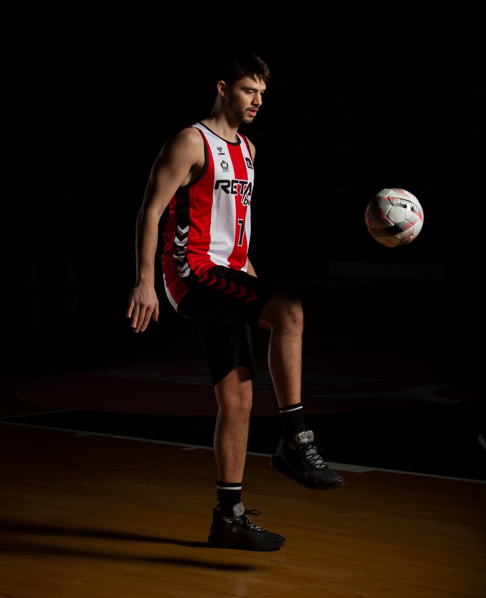 bilbaobasket's tweet photo. Así es la nueva Camiseta Bilbao Basket Edición zurigorri 🖤❤️🤍

Resérvala aquí: https://t.co/CMKl1ogUZX
Lee la noticia aquí: https://t.co/B3ZLsuDVR3 https://t.co/ardM6dj0t3