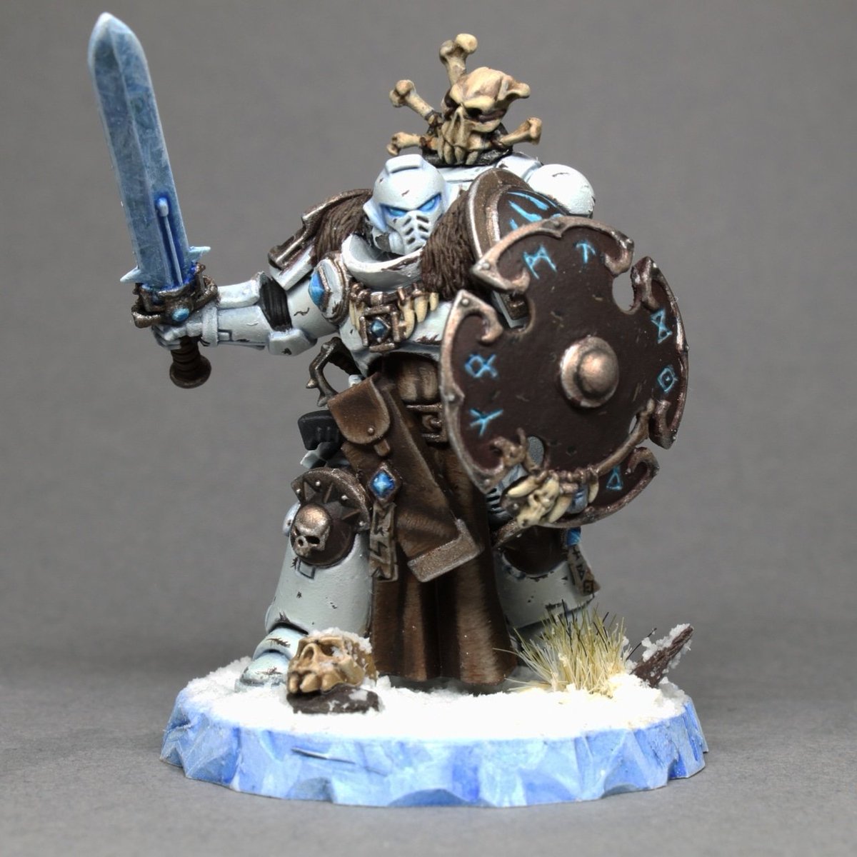 aidan_mee's tweet photo. This is one of the bladeguard I've created for my Claws of Ursus. I've tried a new colour scheme because the black armour that I had before wasn't quite sitting right for me. This definitely fits the aesthetic I was going for and I hope you all like it😁
#WarhammerCommunity https://t.co/oGRJ50E7yy
