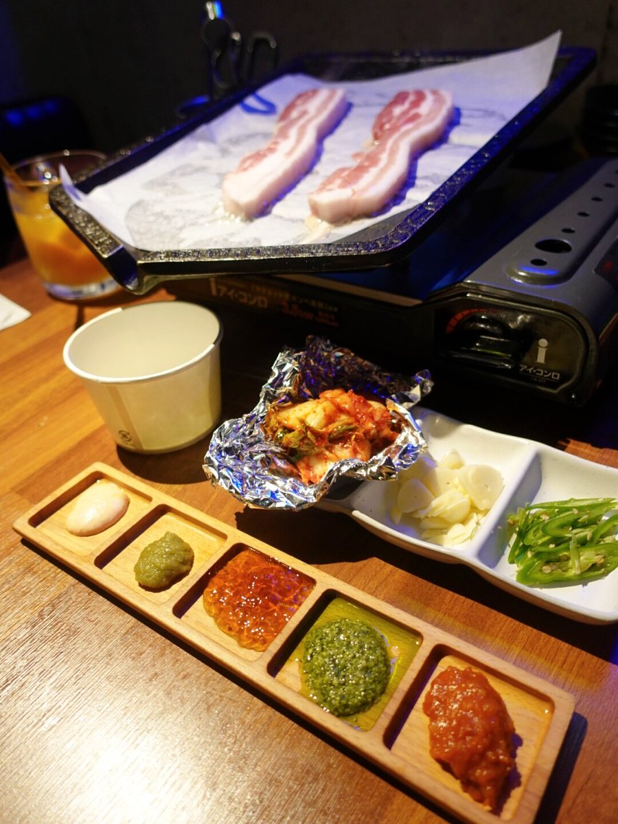 osaka_gourmet_'s tweet photo. 昨年末梅田にオープンした『サムギョプサル×鍋×韓国料理OKOGEさん』が良かった。

直径50cmあるユッケ寿司やチヂミ、タレの種類豊富なサムギョプサルなどどの韓国料理も美味しい✨

すでに予約しないと入れないぐらいの人気。ぜひ前もって予約してから行ってみてほしい。 https://t.co/8hbOiFJeKu