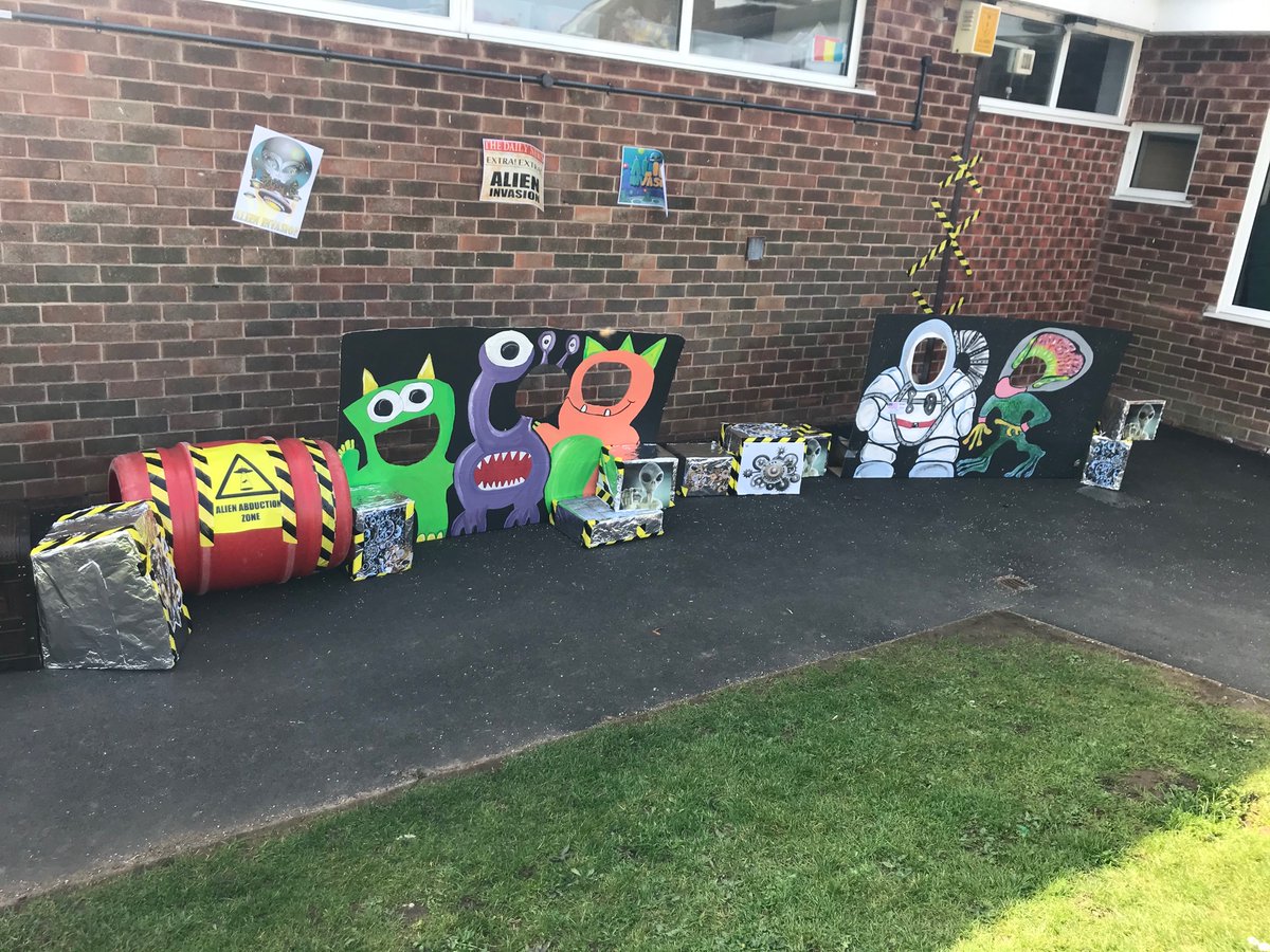 _RachelMeli's tweet photo. The aliens have landed! 👽 
Such a treat to visit @HighbankFS1 as they arrived for their themed day. Lots to explore and investigate today! #TransformWritingCompetition21 #TogetherWeWrite @helenHfordham @TransformCEO @TransformTrust @HighbankPrimary https://t.co/k5QiapCpoJ