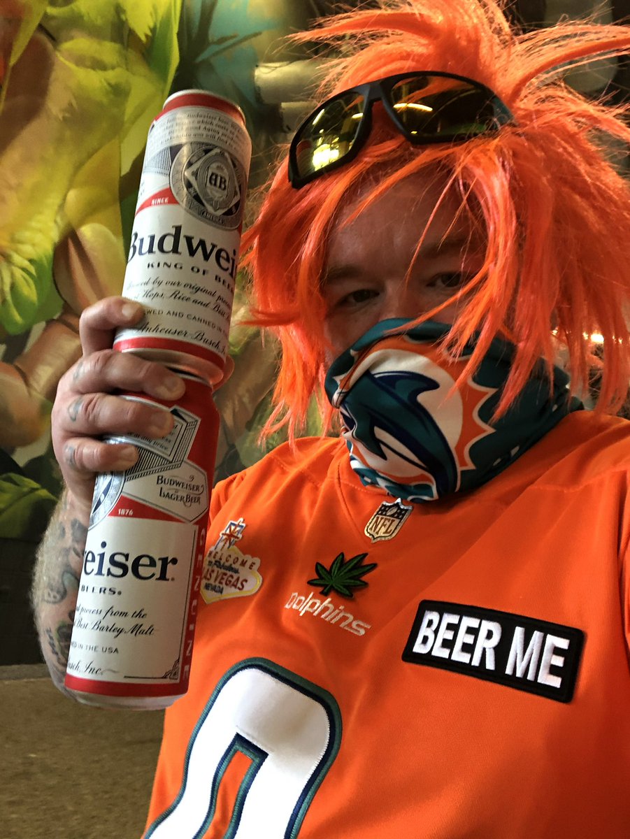shepdogg937's tweet photo. #PMSFullStadium #PMSFullStadiums best thing about the 20% fans.... no beer lines ๐ป๐ป#letsgo #beer #football https://t.co/xnnE0YAvhU