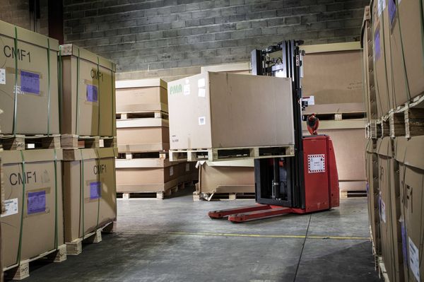 ZSchneeweiss's tweet photo. Forklift drivers wanted: Can work remotely https://t.co/0TFpyExkus via @iboudway https://t.co/BJvo72A6eS