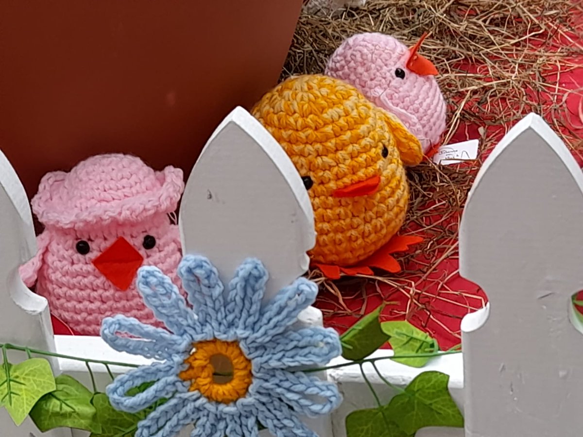 Alleycatstv's tweet photo. Keep Er Knit! Alleycats celebrates Easter with @BBCTheOneShow and some of Derry's champion crocheters. Find out the story behind the display tonight at 7pm, @BBCOne 

@Derryvisitor
@Derry_Chamber 
@FoylesideSC  

#crochet #easter #theoneshow #BBC #alleycats #BBCone #bunnies #knit https://t.co/Cn0gMU9BKa