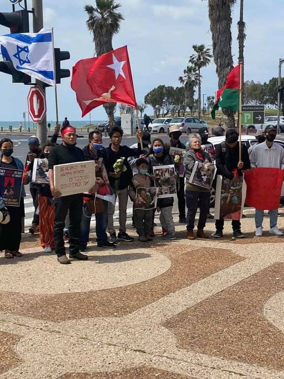 Myanmar_Now_Eng's tweet photo. Myanmar people in Israel protested in front of the Russian and Myanmar embassies today (Mar 31), in Tel Aviv, calling for the end to military dictatorship. #WhatsHapppeningInMyanmar https://t.co/CA2aDwyS8F