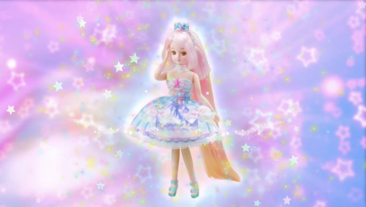 デツカイ 他の方の情報でもありましたが マジックロングヘアーリカちゃんという髪が一部のびるリカちゃんの発売が発表されました トップスはバービーみたいなモールドでカチューシャは取り外せなく普通のリカちゃんの服は着れないそうです T Co