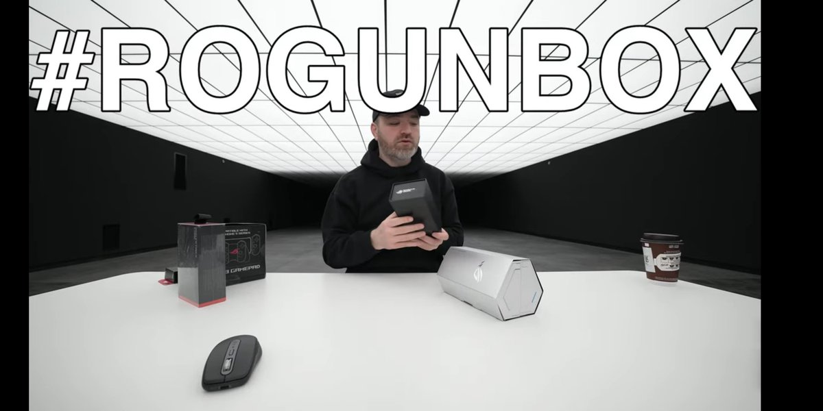 reirieeeee's tweet image. opening Twitter again after oh so long to join the #ROGUNBOX giveaway 😅