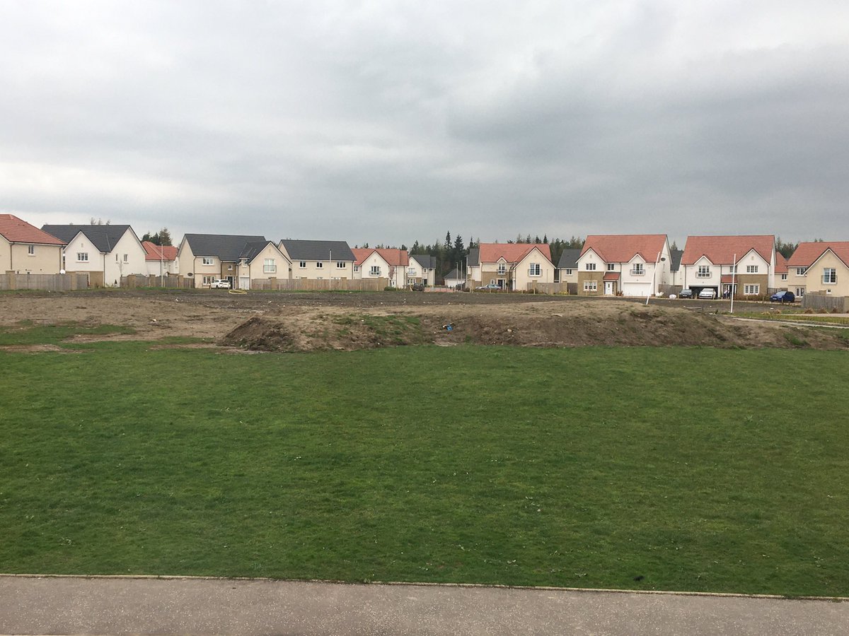 mikeyr1980's tweet photo. Another week and another week @CALAHOMES have done nothing about the mud heap that should be a play park...assume it’s because play parks don’t make them any money that they have no interest in finish their work? https://t.co/xWufOpzZNq