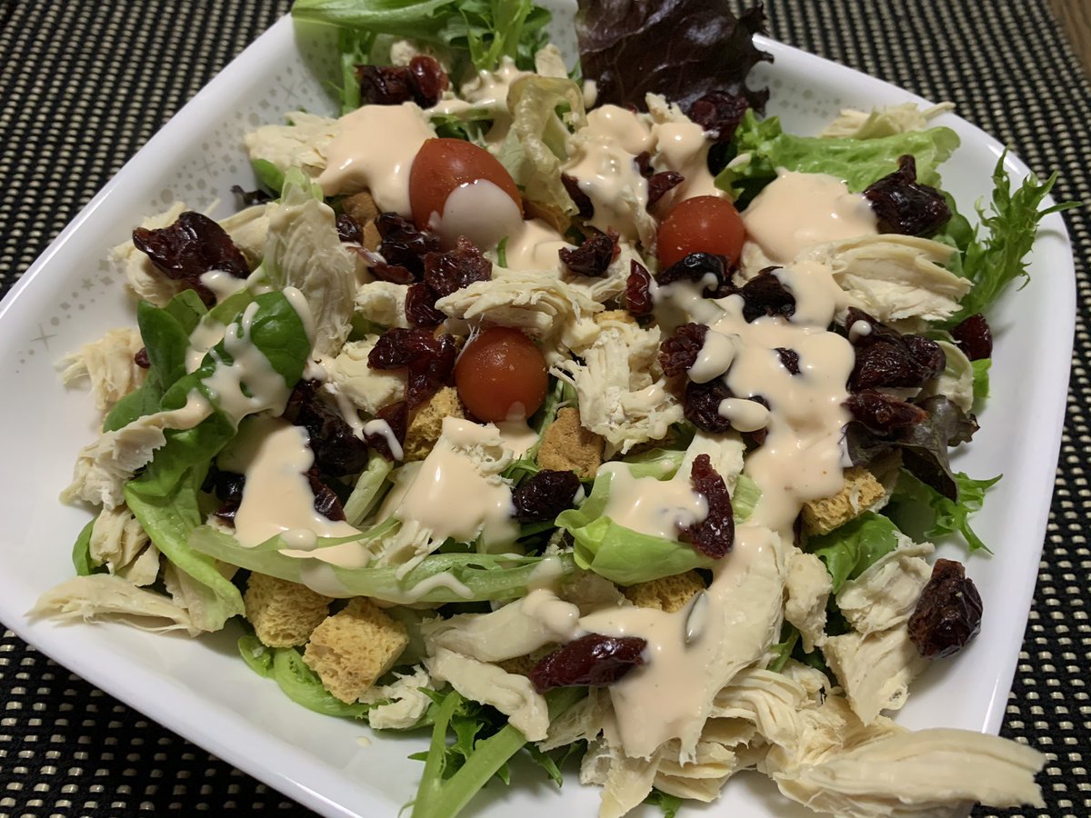 norlinkarim's tweet photo. Who else is trying to eat more salads since watching Jungkook’s recent VLIVEs? 🥗
I hope my dinner dates are eating something nicer! 😜😜
#VirtualDinnerDate
@MamaArmy126 @MyMagicShop97 @KookieBae26 @_mahitabel @TannieFan @Btsarmymom_SG https://t.co/4bKHa2htws