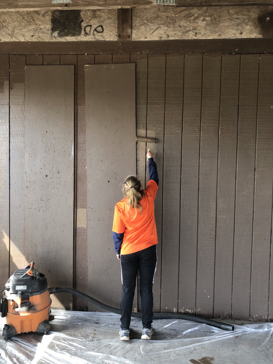 KlepaClass's tweet photo. Belding NHS making moves in the community! #Cleanup #NHS #Beldngtough #Goodwork @MrOstranderBHS @BNOSK4 https://t.co/IvC91J62ae