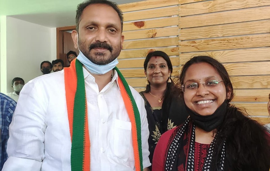 kvs_padmaja's tweet photo. Happy to meet #Surendran Ji, Kerala State BJP President in connection to Honourable Prime Minister #NarendraModi Ji's visit to represent #CCSPENSION4rjnvstaff 
Hope our teachers will get dignified life after retirement.
@surendranbjp @ccspension4Rjnv @PMOIndia @VMBJP https://t.co/gph86U4G5X