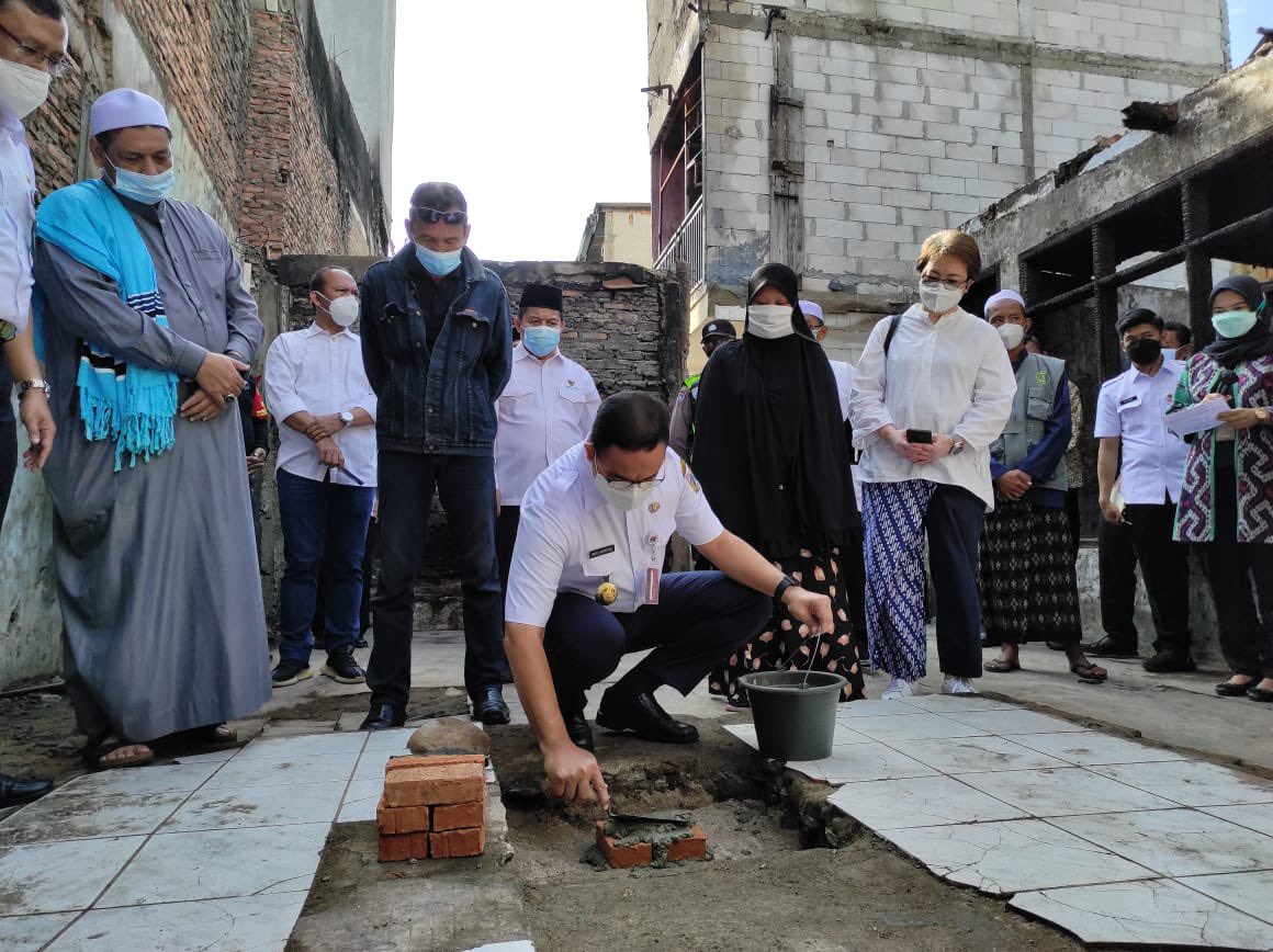aniesbaswedan's tweet photo. Alhamdulillah, hari ini kita mulai meletakkan batu pertama revitalisasi Kampung Kwitang, Jakarta Pusat, setelah mengalami kebakaran pada Sabtu (13/3) lalu.

https://t.co/9PO3uHbqLd https://t.co/2797qf4frs