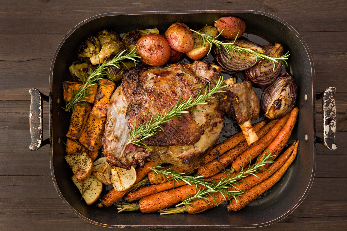SouthernWater's tweet photo. Planning on cooking a tasty roast dinner this #Easter Sunday? Make it a celebration to remember for the right reasons. Pop your leftover cooking fats, oil and grease in the bin rather than pouring them down the sink, to help stop blockages and the heartbreak of internal flooding. https://t.co/wyMzMC18Gu