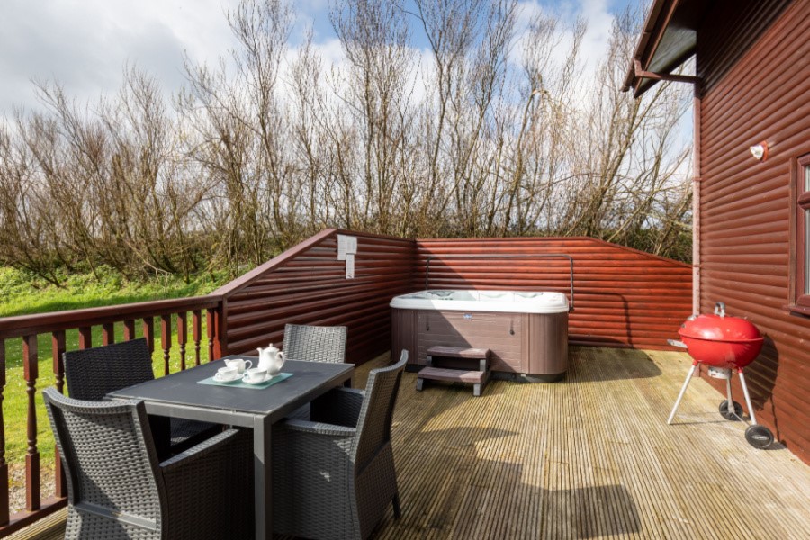 Michaelpaulhol's tweet photo. Book an amazing last-minute break in Cornwall at one of these fantastic holiday destinations: https://t.co/0VRqEEpDXe #ukholidays #easterholidays #staycations #holidays #shortbreaks https://t.co/1SYJ42c1IS