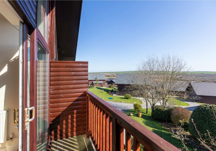 Michaelpaulhol's tweet photo. Book an amazing last-minute break in Cornwall at one of these fantastic holiday destinations: https://t.co/0VRqEEpDXe #ukholidays #easterholidays #staycations #holidays #shortbreaks https://t.co/1SYJ42c1IS