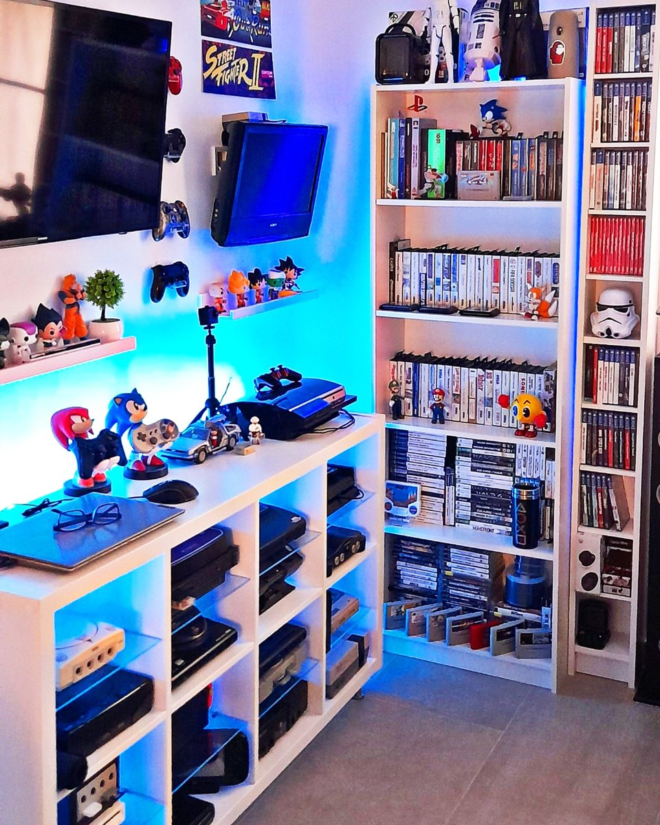 vidaextraretro's tweet photo. Mi pequeño rincón del vicio.
Con esto me vale para echar horas y horas de vicio insano.
#migameroom #retro #arcade #oldschoolgamer https://t.co/EPV3faXJET